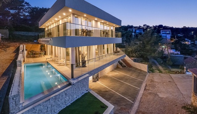 Beautiful Villa Estate da Noi with a pool in Hvar
