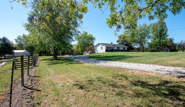 FARMHOUSE APARTMENT on 7+/- Acres with Farm Fresh Breakfast + Crackling Bonfire