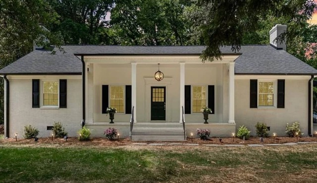 Charming and Spacious 5-Bedroom House in the Heart of Burlington
