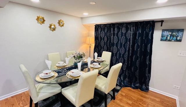 9mins from Ohare,2 free parking 4 bedroom,1.5 B Pet friendly Closer I-294, I-53.