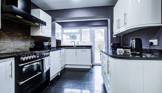 Pass the Keys | Spacious 4-Bedroom Home in Benfleet
