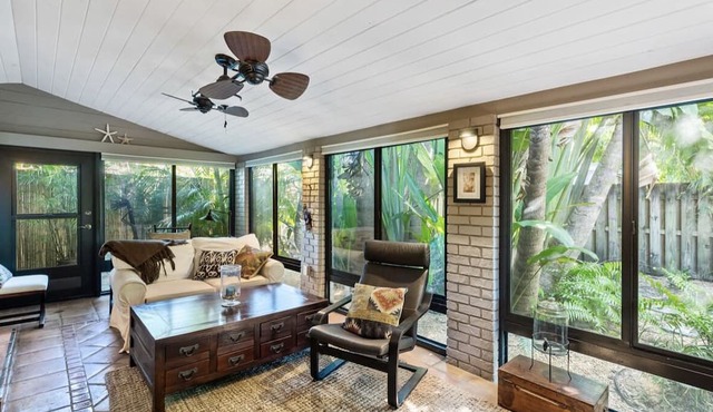 Fort Lauderdale home, minutes from Las Olas and beach, pet/family friendly