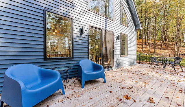 New! Wintervue with Fireplace - Pet Friendly Home