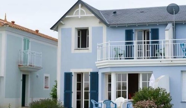 Holiday Home 'Maison Vines' with Shared Terrace, Private Garden and Wi-Fi