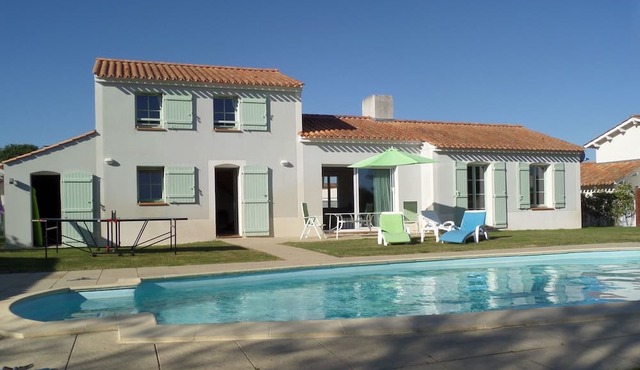 Villa 'Emeraude' with Private Pool, Private Terrace and Wi-Fi