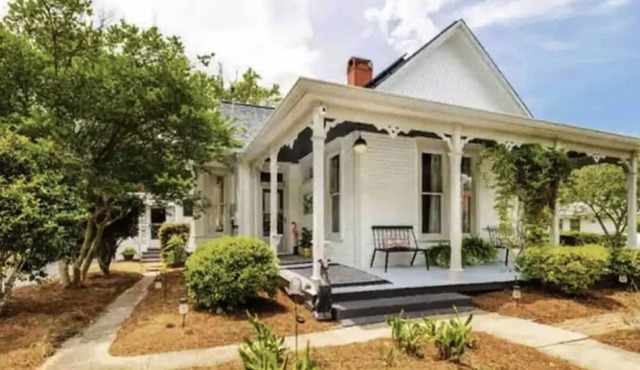 Minutes from historic downtown and Lake Defuniak! Pet friendly 🐶