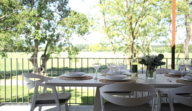Rural design farmhouse in the middle of nature. Ideal for families and friends.