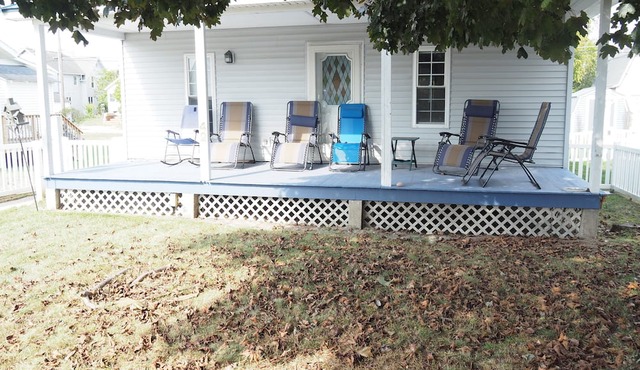 New! The Benzie Bungalow - Very Cute and Great Location!