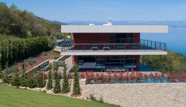 Luxury Villa Vista Hills with a heated pool near Opatija