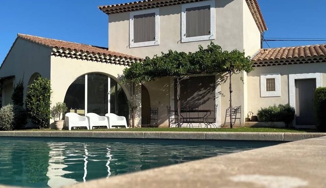 Villa 'Magnifique Provençale' with Private Pool, Private Terrace and Wi-Fi