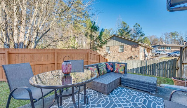 Cozy Georgia Retreat w/ Patio, Grill & Pool Access