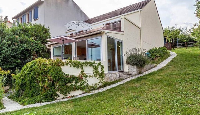 Holiday Home 'Paris Bella Vista' with Private Terrace, Private Garden and Wi-Fi