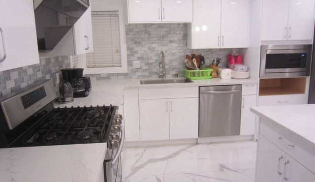 Nice Area Magnificent 5 bed 4 bath Remodeled Single House