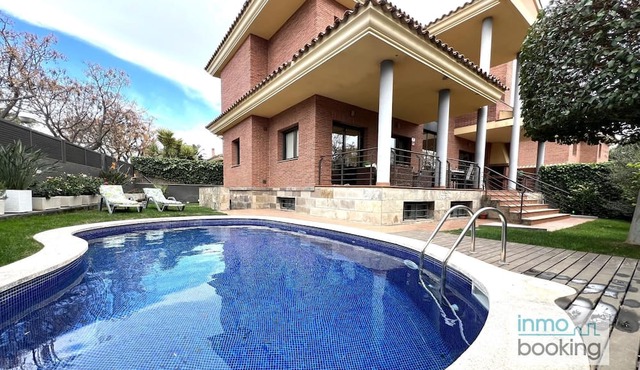 Family House experience Lux Salou