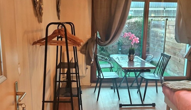 Appart Bourg 13, Calme, Jardin Privé, Wifi Gratuit et Proche Toutes Commodités