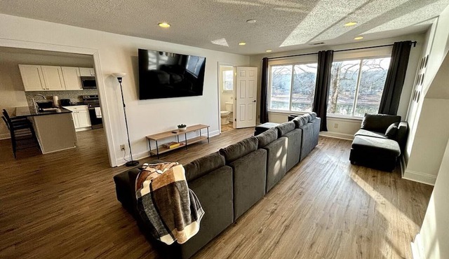 Lakefront Villa 2 Dock Access