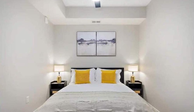 1BD with Gym & Free Parking By Target Field, Pet Friendly