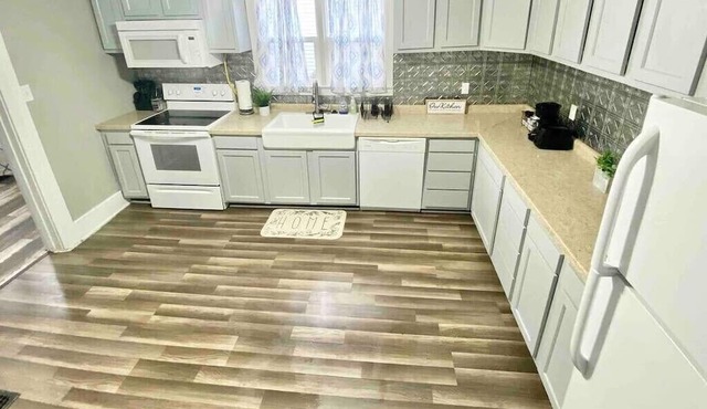 Huge, 4 Bedrooms 10 min to Casino, 25 min to Indy!