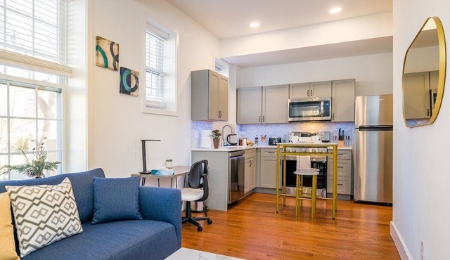 This house is a 1 bedroom(s), 1 bathrooms, located in Rochester, NY.