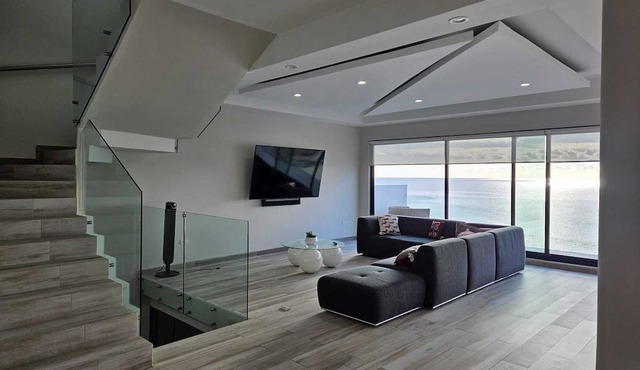 Amazing Luxury Oceanfront Villa