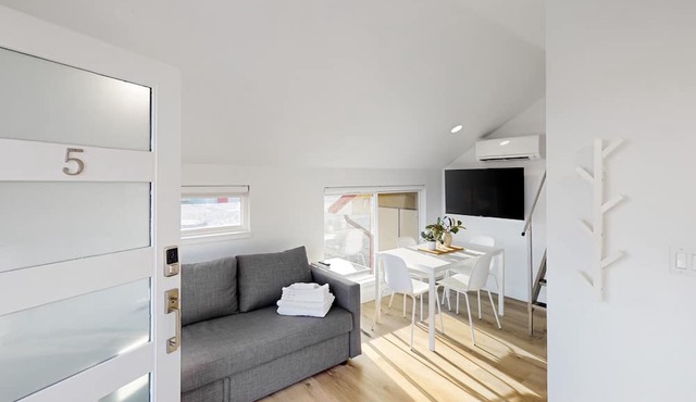 Updated retreat with kitchenette, on-site laundry, private patio, & central AC