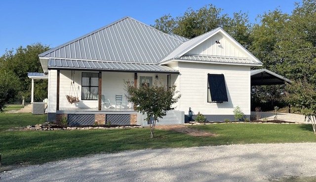 Completely Renovated 1923 Farmhouse on 9 acres in Meridian, TX