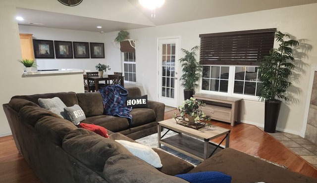 Cozy home with Pool in central NWA