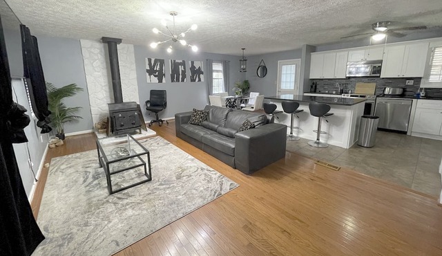 Cozy 4 bedroom 3 full bath house in quiet area
