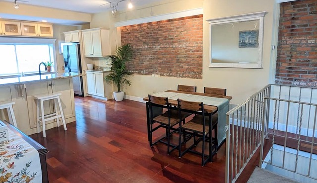 Harborview House - Minutes to downtown Boston and airport!