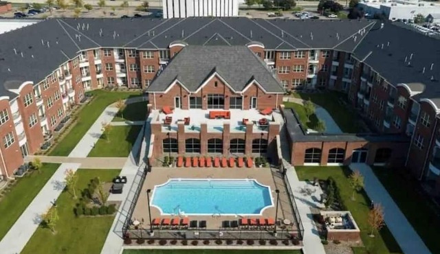 Poolside Paradise near Mall of America & MSP