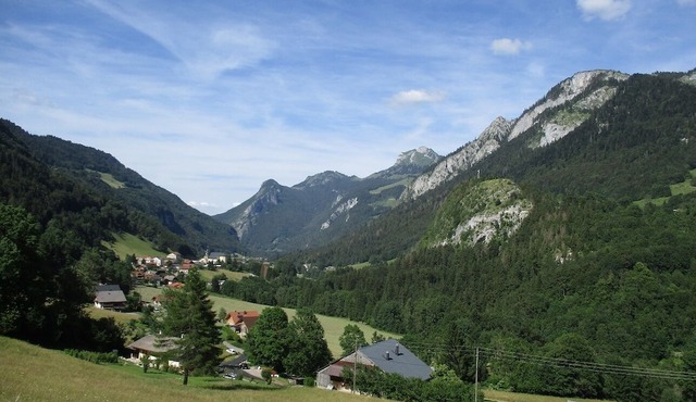 Apartment 'T2 Le Refuge Avec Terrasse' with Mountain View, Private Terrace and Private Garden