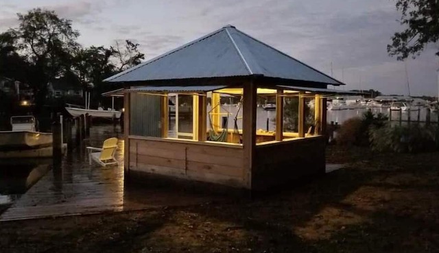 Solomons Yellow House - Waterfront