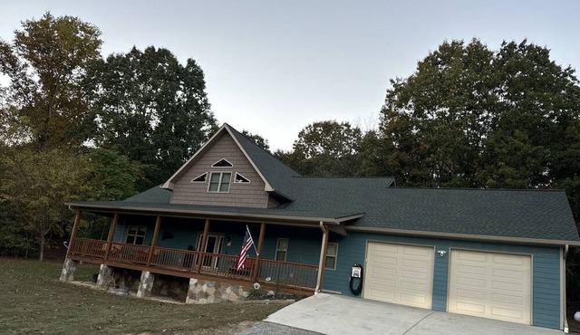 Wow7ac-trail-meditation; EV charging; New hypoallergenic house & loft HtubForest