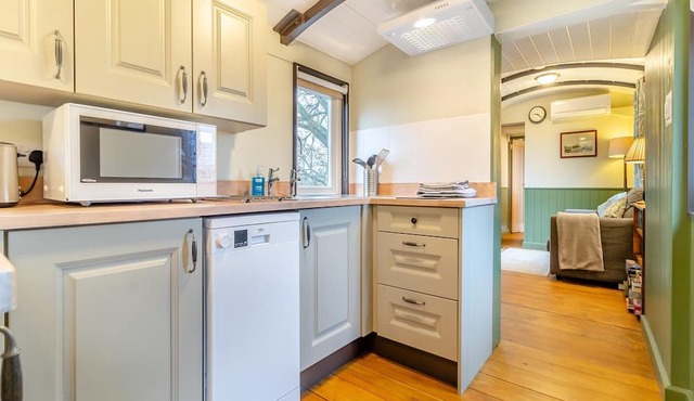 Quirky, unusual stylish brake wagon set in beautiful countryside, a real gem of a getaway.