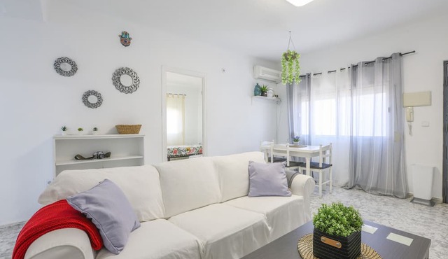 BERMEJALES EL CANO - ADULTS ONLY - Lovely apartment in Seville with free wifi