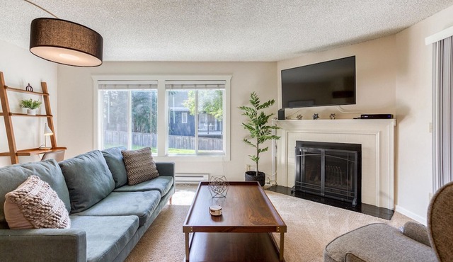 Outstanding Kirkland 2BR w/ Deck & Yard, nr Waterfront, by Blueground