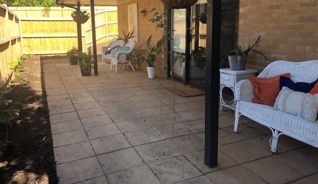 Private wing in the heart of Yarra Glen