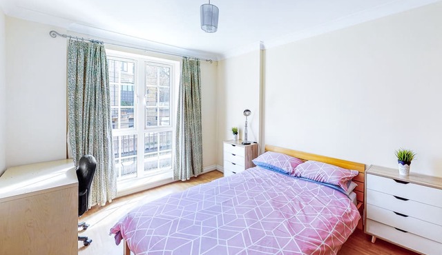 Canal Side Apartment sleeps 4 with Parking