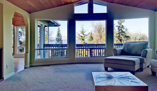 Spacious 5-BR Retreat w/Stunning Puget Sound Views