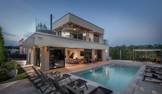Villa Zorina heated pool 45 m2, Jacuzzi & sauna