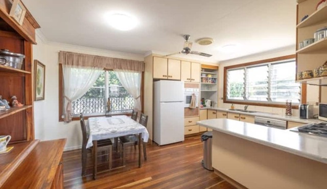 Your House at Southside Central, Big home, Pet friendly, close to everything!