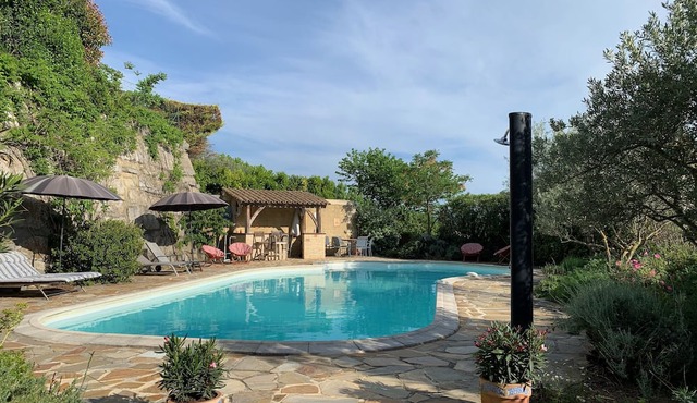 LA PATISSERIE with private terrace and barbecue/shared pool