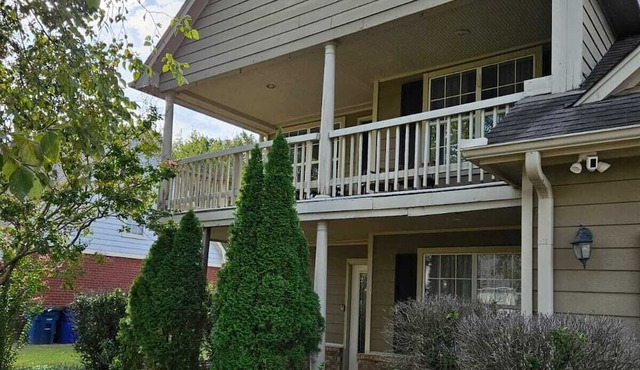 Spacious, State Line, Private Pool with king Beds