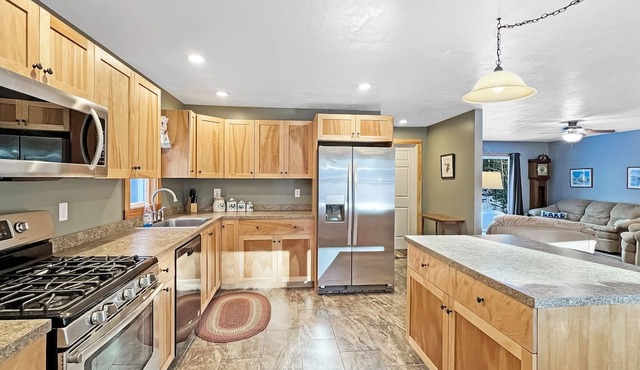 Sunset Point (Direct Snowmobile Trail Access!)