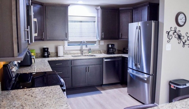 Lovely 2 Bed 2 Bath, Pet Friendly, Family Stay