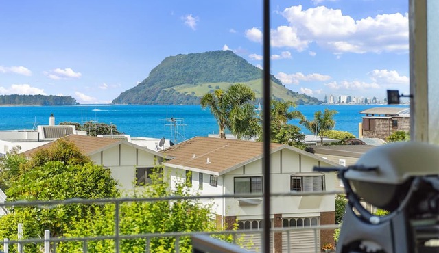 Seaviews on Seaway - Tauranga Holiday Home