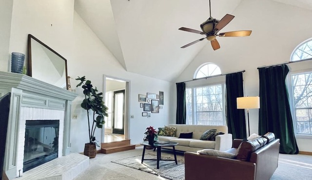 Cozy and spacious 2-story home in center of NWA!