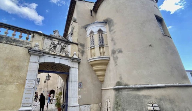 Bel Appartement, Centre Culturel