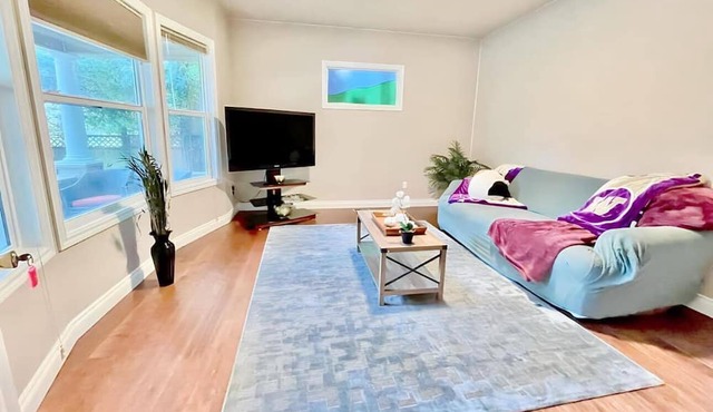 5505 16th Ave NE, Seattle WA 98105