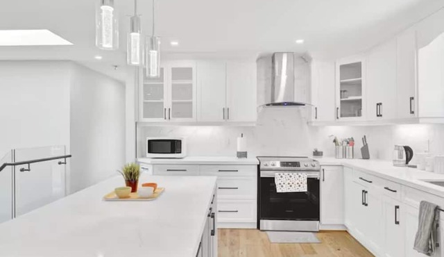 Luxury 4 BR 3 BA Cottage Surrounded By Nature